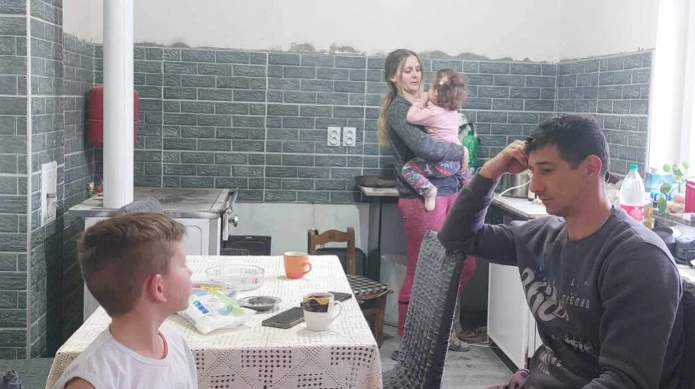 "Nisam verovala da toliko dobrih ljudi ima": Pri kraju radovi na obnovi kuće porodice Stanojević koju je zahvatio požar u selu pored Zaječara 1
