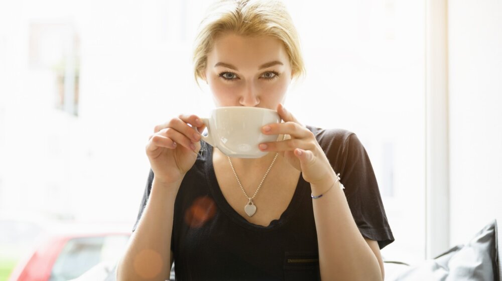 Kardiolozi savetuju dodavanje ove namirnice u kafu: Snižava pritisak i reguliše nivo sećera u krvi 1