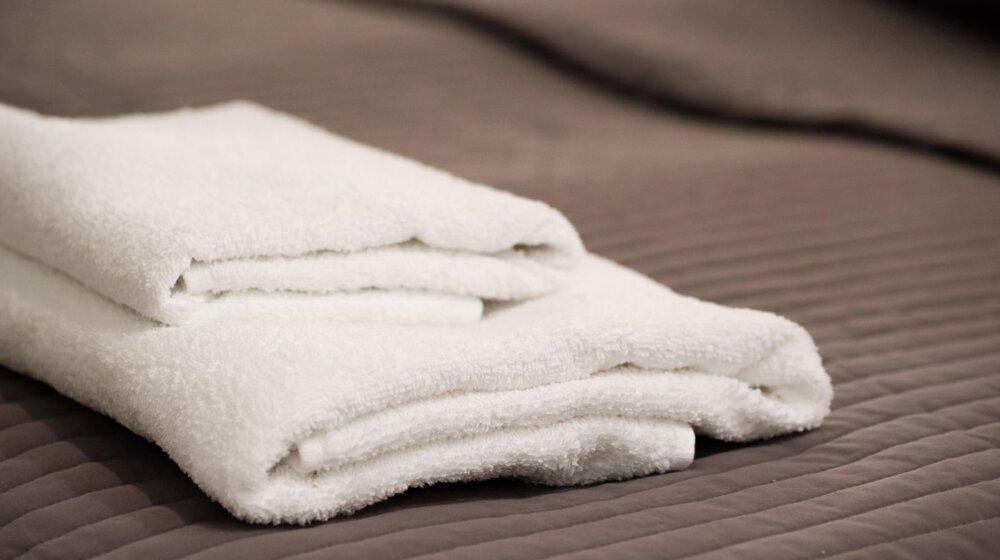 Ako na ovaj način perete peškire, ostaće vam duže beli i mekani: Trik kojim se služe hoteli 1