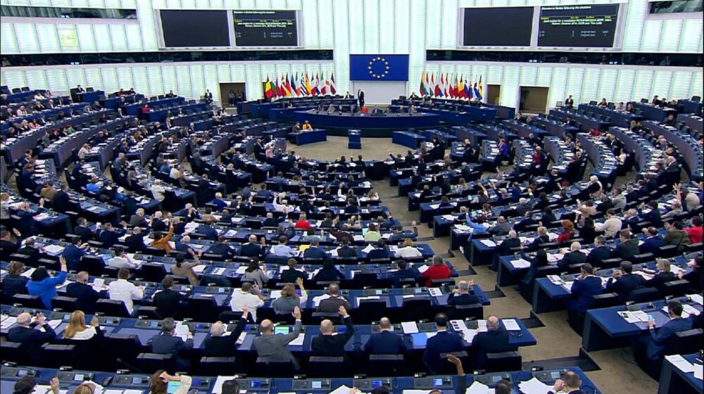 Evropski parlament usvojio odluku o srpskim pasošima 12