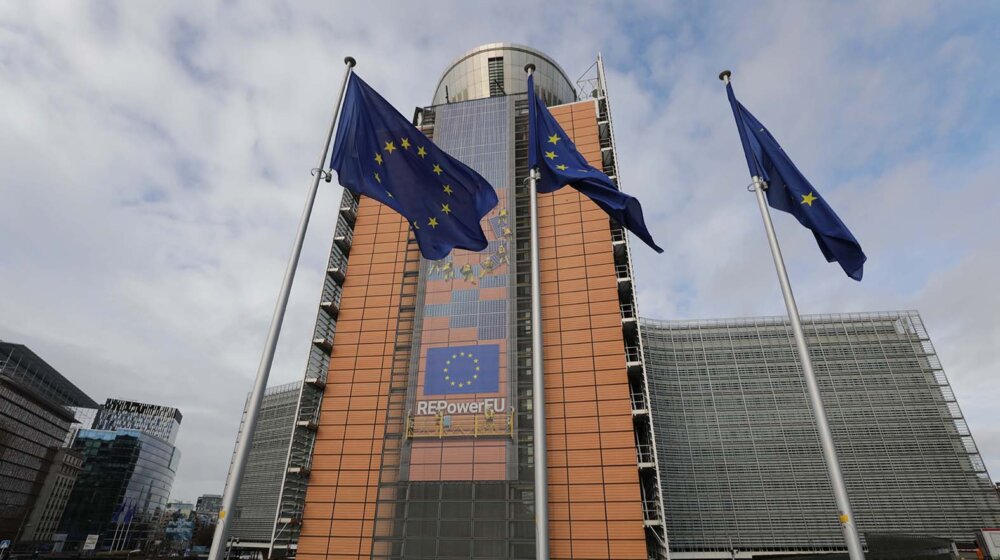 Počeo trilateralni sastanak u Briselu o zabrani upotrebe dinara na Kosovu 9
