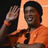 Ronaldinjo "preživljava" uz odbojku na pesku: Brazilski fudbalski virtuoz se pojavio i u grčkom Survivoru, a koliko to košta? (VIDEO) 2