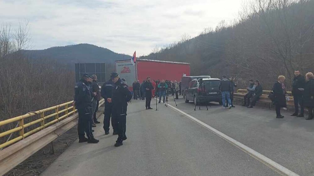 Protest u Rudaru danas trajao sat vremena, intenziviraće se sledećeg ponedeljka na istom mestu 1
