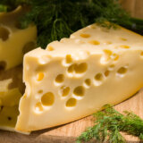 Naučnik objasnio zašto švajcarski sir ima rupe i kako da vam ne podvale "slepog švajcarca" 6