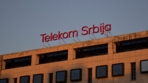 Telekom Srbija tužio Poresku upravu za dug od 100 evra, a Ministarstvo odbrane zbog još manje novca