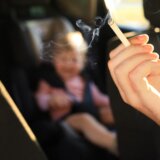 11 američkih država zabranilo pušenje u automobilima sa decom 1
