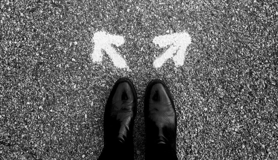 Predstavljanje knjige „Sloboda je čovekova suština” Vladimira Marovića i Slobodana Sadžakova u Kontakt galeriji SKC-a Kragujevac 1