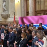 Poslanici SPN položili zakletvu u holu Skupštine: Poručili da nastavljaju borbu u parlamentu (VIDEO) 13