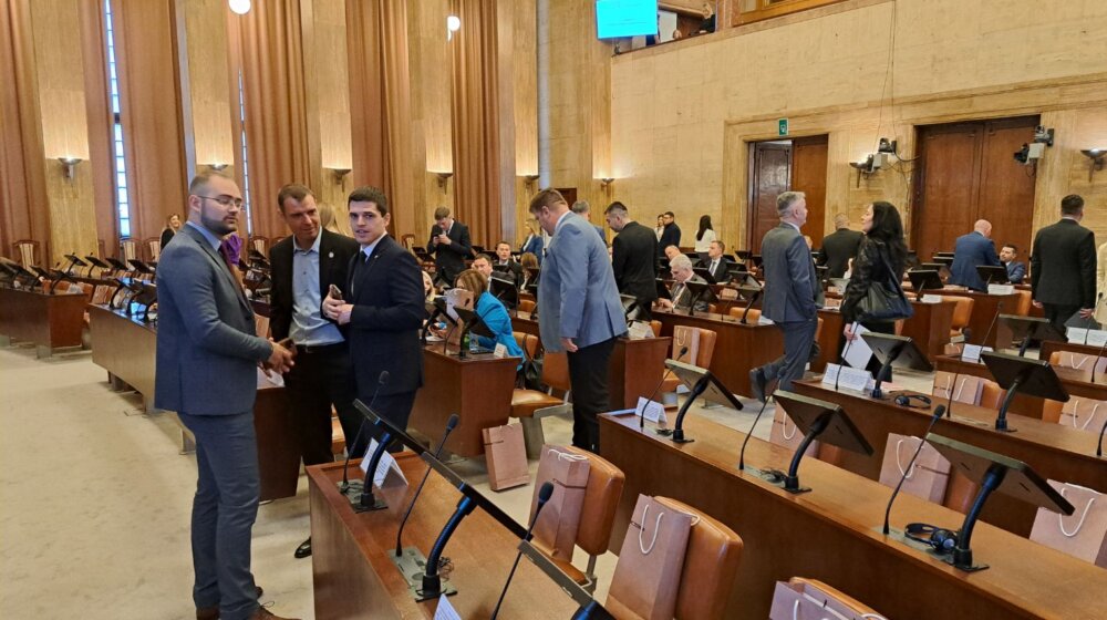 Poslanici SPN prihvatili mandate, ali bojkotovali konstitutivnu sednicu Skupštine Vojvodine (FOTO) 1