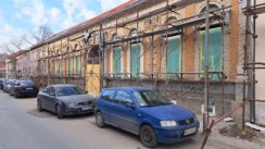 "Ne otvaramo prozore već godinu dana": Almaški kraj u jeku obnove, stanare muči prašina i blato (FOTO) 4