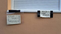 "Ne otvaramo prozore već godinu dana": Almaški kraj u jeku obnove, stanare muči prašina i blato (FOTO) 3