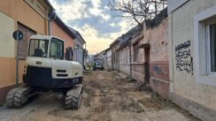 "Ne otvaramo prozore već godinu dana": Almaški kraj u jeku obnove, stanare muči prašina i blato (FOTO) 8