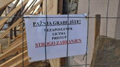 "Ne otvaramo prozore već godinu dana": Almaški kraj u jeku obnove, stanare muči prašina i blato (FOTO) 9