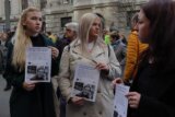 Protest zbog oslobađajuće presude za ubistvo Ćuruvije: „Ubili ste pravdu, ali istina živi“ poručuju građani, Simo Spasić izazvao incident (VIDEO, FOTO) 10