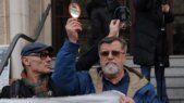 Protest zbog oslobađajuće presude za ubistvo Ćuruvije: „Ubili ste pravdu, ali istina živi“ poručuju građani, Simo Spasić izazvao incident (VIDEO, FOTO) 2