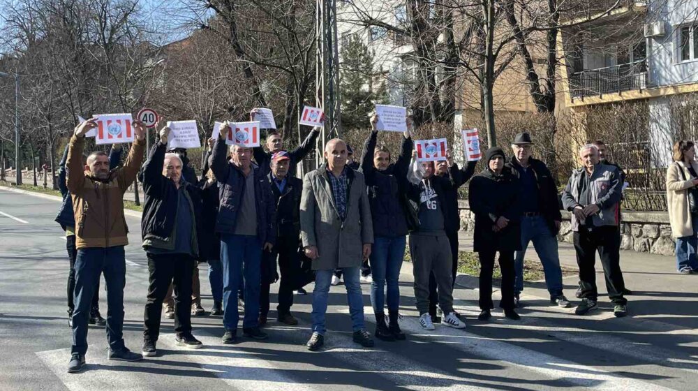 Održan skup “Sloboda od straha”: Srbi raseljeni sa KiM predali pismo Ambasadi SAD (FOTO) 1