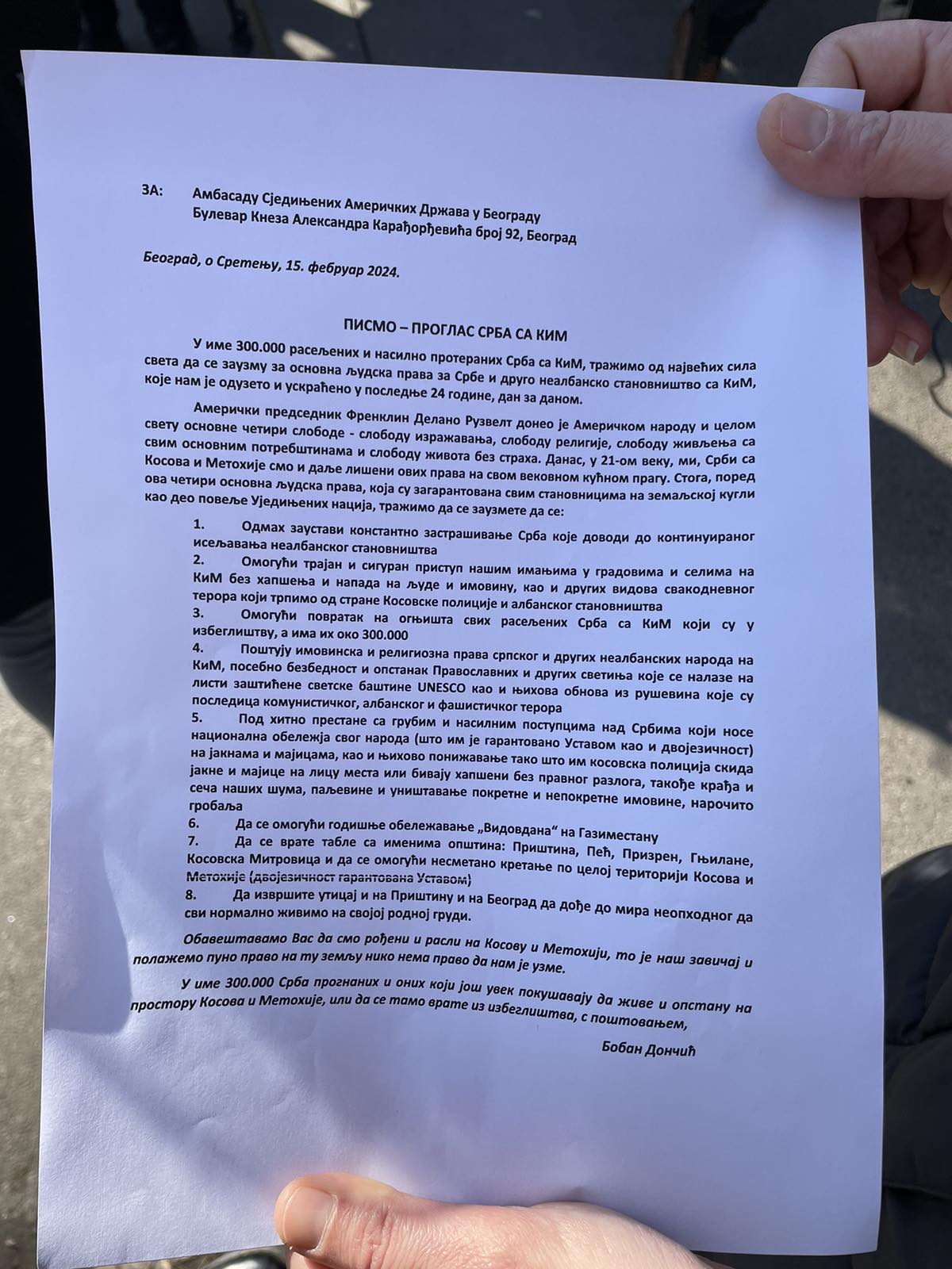 Održan skup “Sloboda od straha”: Srbi raseljeni sa KiM predali pismo Ambasadi SAD (FOTO) 2