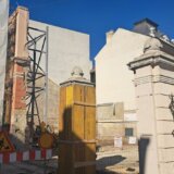 Srušena ili rekonstruisana? Zgrade Crkvene opštine u Novom Sadu više nema, ostala je samo fasada (FOTO) 8