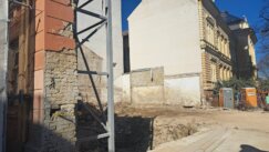 Srušena ili rekonstruisana? Zgrade Crkvene opštine u Novom Sadu više nema, ostala je samo fasada (FOTO) 5