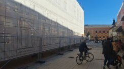 Srušena ili rekonstruisana? Zgrade Crkvene opštine u Novom Sadu više nema, ostala je samo fasada (FOTO) 6
