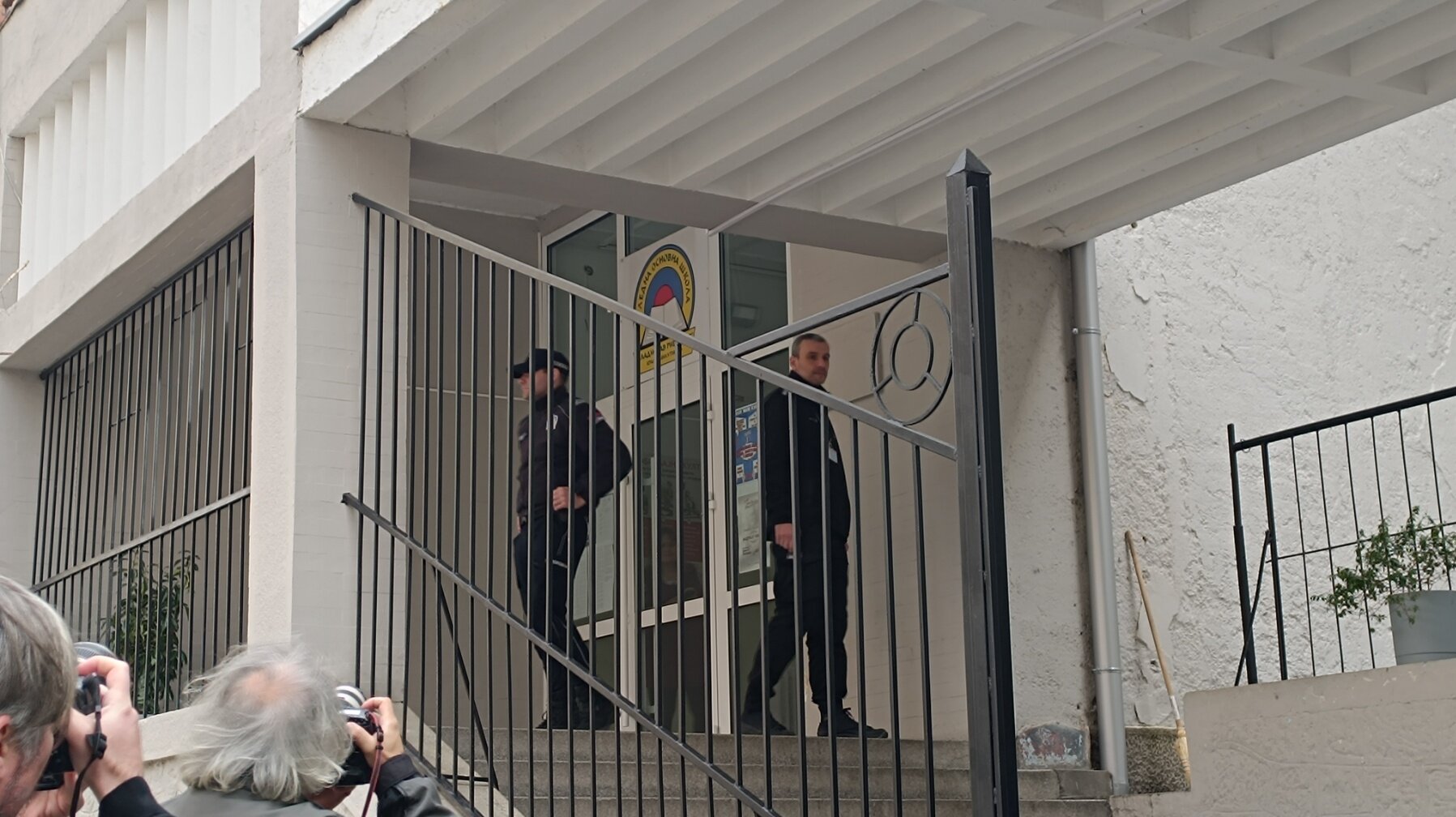 Kako smo kao društvo došli dotle da dete poželi da ima nož i da sa njim ode u školu: Psihološkinja Ana Mirković o incidentu u "Ribnikaru" 2