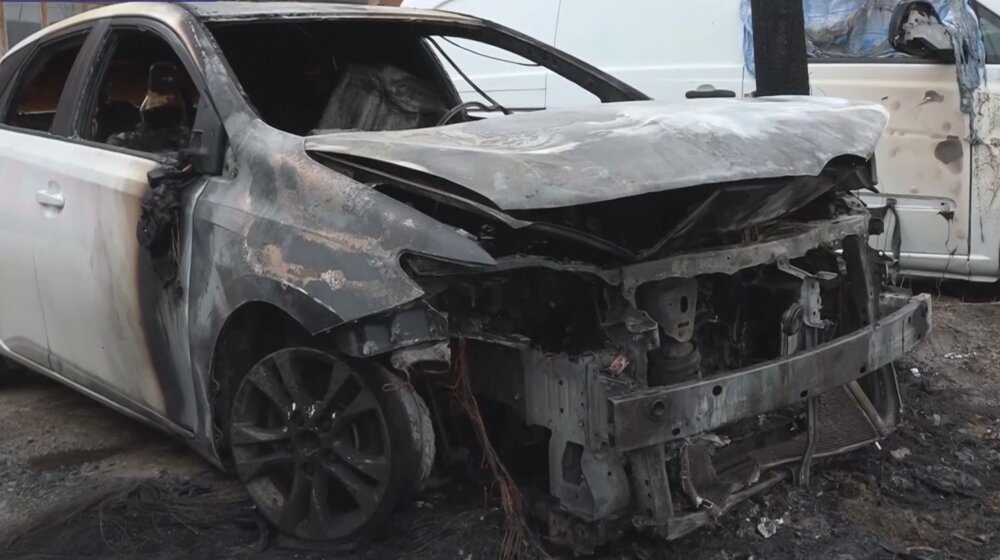 U Leposaviću izgoreo automobil načelnice opštinske uprave u srpskom sistemu 1