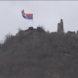 Srpska zastava vraćena na tvrđavu u Zvečanu 1