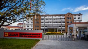 Privreda Srbije je, uprkos brojnim izazovima, u 2024. godini nastavila da beleži umeren rast i zadržala kontinuitet profitabilnog poslovanja, čemu je značajno doprinelo 100 privrednih društava sa najvećim poslovnim prihodima, kao i sa najvećim neto dobitkom, ocenjeno je danas u Izveštaju Agencije za privredne registre (APR).