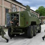 "Vojska je postala omiljena igračka za propagandu vrha vlasti": Sagovornici Danasa o izjavi Vučića da od oružja "izvozimo sve što stignemo" 7