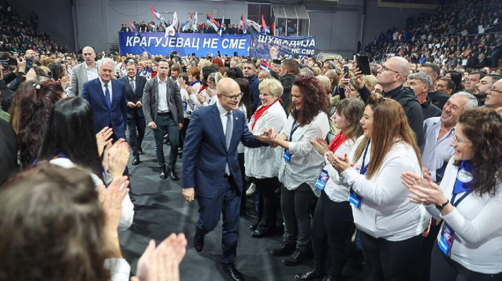 Poltroni, uvlakači, takojevići i laskavci: Ko trpi a ko radi za autokratsku vlast? 1