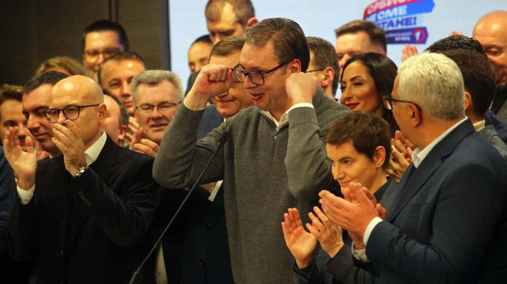 Lista naprednjaka "Aleksandar Vučić - Beograd sutra" kao najava „besplatno pivo sutra“ 1