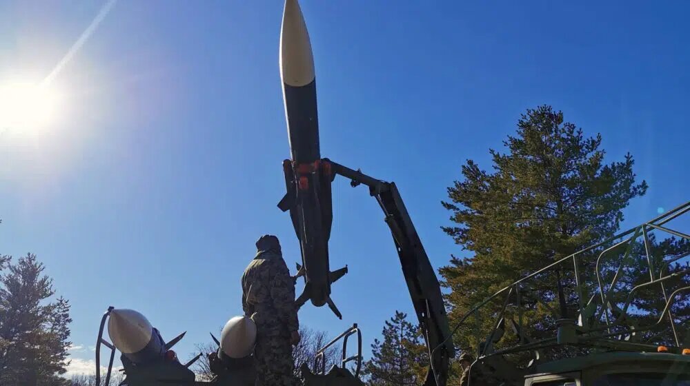 "Vojska je postala omiljena igračka za propagandu vrha vlasti": Sagovornici Danasa o izjavi Vučića da od oružja "izvozimo sve što stignemo" 6