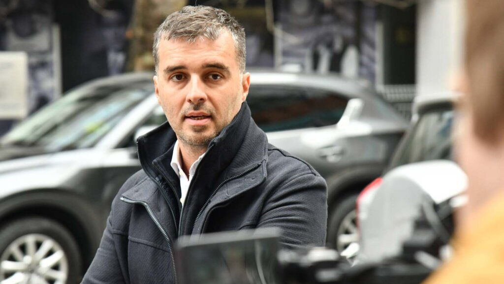 Ko je Savo Manojlović, direktor kampanje pokreta Kreni-Promeni koji će samostalno na beogradske izbore? 2