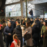 "Od septembra prošle godine mi ne postojimo za Vladu Srbije": Nove podele među roditeljima iz "Ribnikara" 7