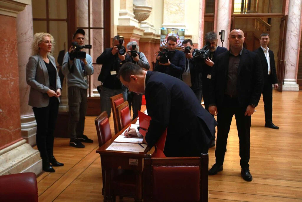 (FOTO/VIDEO) Kako izgleda sednica na kojoj se bira Brnabić: Predsedava i Marko Milošević 6