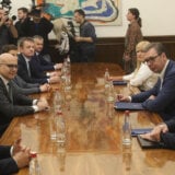 Vučić na konsultacijama sa predstavnicima SNS 2