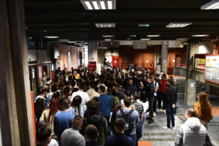 DEO STUDENATA NOVOSADSKOG FAKULTETA PROTIV DINKA GRUHONJIĆA Blokiran Filozofski fakultet u Novom Sadu zbog "govora mržnje": Nastavlja se kampanja protiv Dinka Gruhonjića (VIDEO) 3