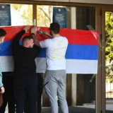 Srećna nam nova 1998: Autorski tekst akademika Vladice Cvetkovića o napadima na Dinka Gruhonjića 8