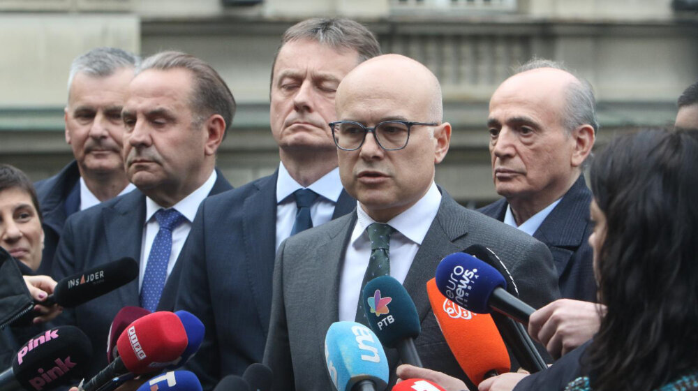 Novosti: Vučić sazvao lidere vladajuće koalicije, večeras odluka o lokalnim izborima 1