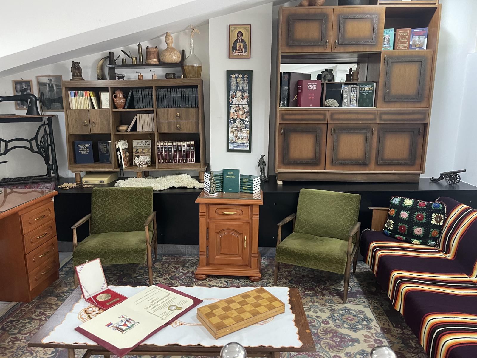 Otvorena izložba pod naslovom „Dorotej za sve“ i podnaslovom: „Ne kvari omladinu vrhunska književnost već vrhunsko neznanje“ (FOTO) 2