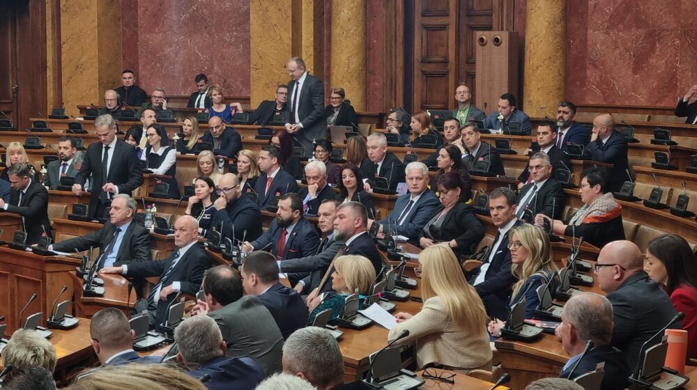 SRCE: Za sednicu o poverenju Vladi potrebno 60 potpisa 1