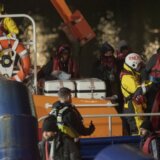 Prevrnuo se brodić kod Lamanša sa migrantima, utopila se sedmogodišnja devojčica 10