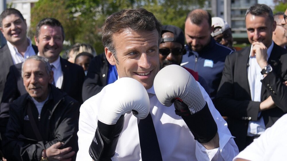 "Makron se sprema da se bije sa Putinom": Pojavile se fotografije predsednika Francuske zbog kojih ga upoređuju sa Rokijem (FOTO) 1