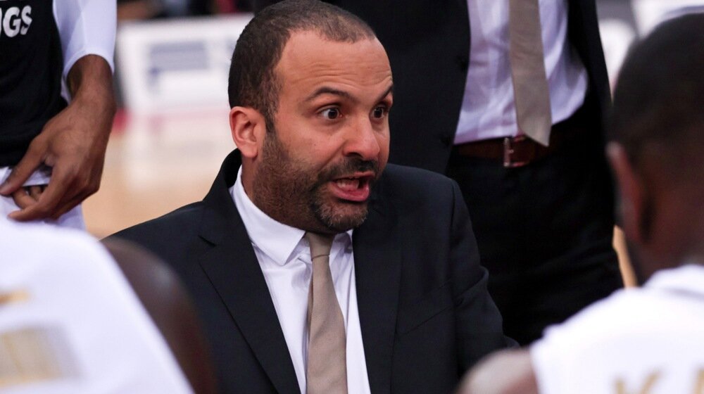 Parker traži novac od rođenog brata Tonija 1