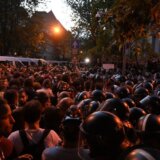 "Ostavka Orbana": Hiljade ljudi protestuje ispred zgrade Parlamenta u Budimpešti 11