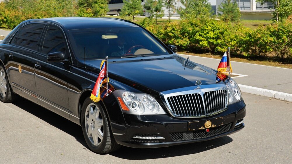 Severnokorejski vođa Kim provozao se u luksuznoj limuzini - poklonu od Putina 1