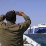 Huti napali brod u Crvenom moru 10