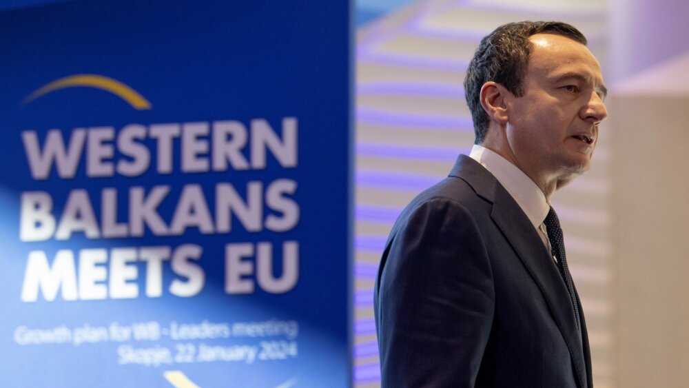 Britanski Dejli Mejl preneo Kurtijev intervju i "opleo" po zvaničnom Beogradu: "Srbija formalno za EU, a i dalje održava odnos sa Rusijom" 2 Britanski Dejli Mejl preneo Kurtijev intervju i "opleo" po zvaničnom Beogradu: "Srbija formalno za EU, a i dalje održava odnos sa Rusijom" 2