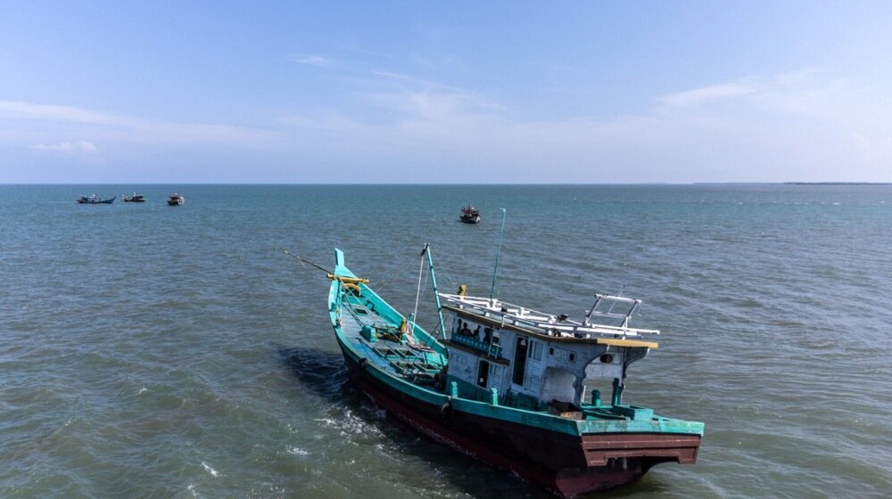 Prevrnuo se drveni čamac kod obala Indonezije: Spasene desetine muslimanskih izbeglica Rohinja 1