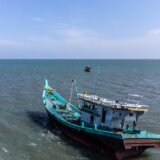 Prevrnuo se drveni čamac kod obala Indonezije: Spasene desetine muslimanskih izbeglica Rohinja 7